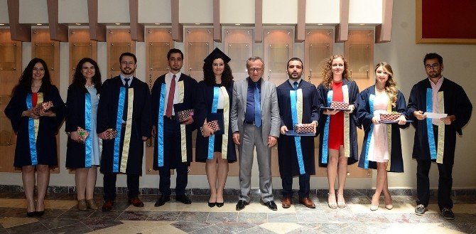 Esogü Tıp Fakültesi 37. Dönem Mezunlarını Verdi