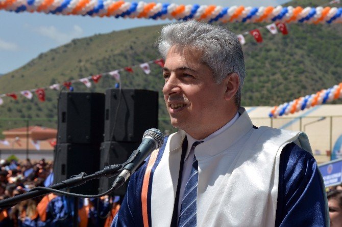 Gümüşhane Üniversitesi’nde Mezuniyet Coşkusu