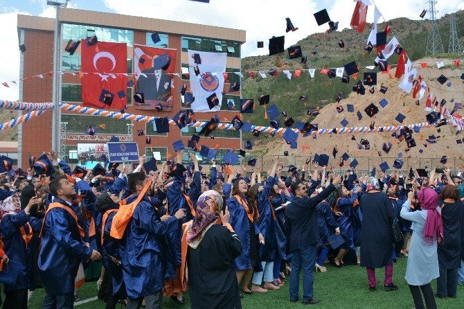Gümüşhane Üniversitesi’nde Mezuniyet Coşkusu