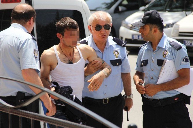 Polisin Elinden Kaçan Genci Vatandaşın Tekmesi Yakalattı
