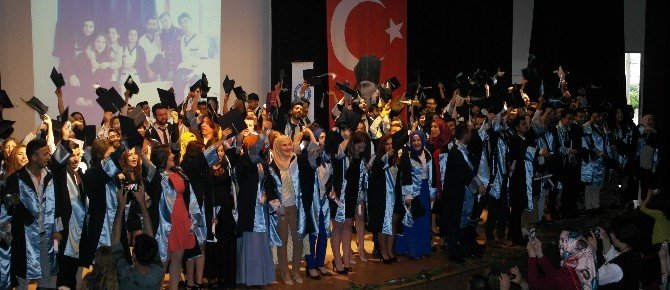 Nazilli Sağlık Hizmetleri Meslek Yüksekokulu Mezunlarını Uğurladı