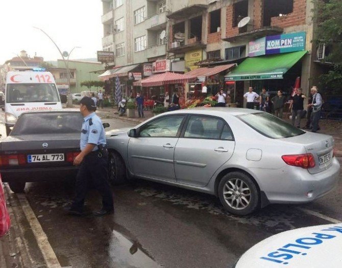 Bartın’da Otomobiller Çarpıştı: 2 Yaralı
