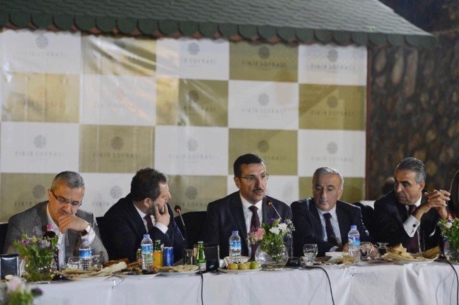 Fikir Sofrası’nın Konuğu Bakan Tüfenkci Oldu
