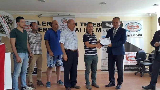 Didim’de Belgeli Emlakçılar Sertifikalarını Aldı