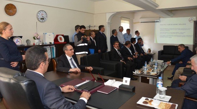 Bakan Tüfenkci’den Fırat Gümrük Ve Ticaret Bölge Müdürlüğü"ne Ziyaret