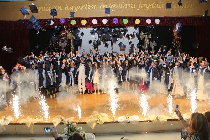 İhlas Koleji Mezunlarını Uğurladı