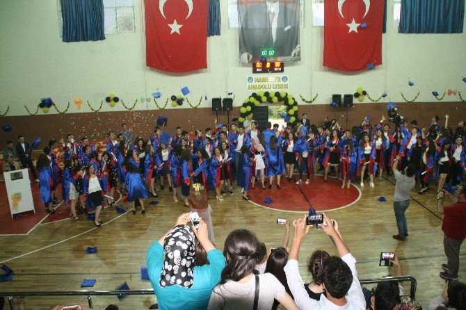 Devrek Hamidiye Anadolu Lisesi’nde Mezuniyet Töreni