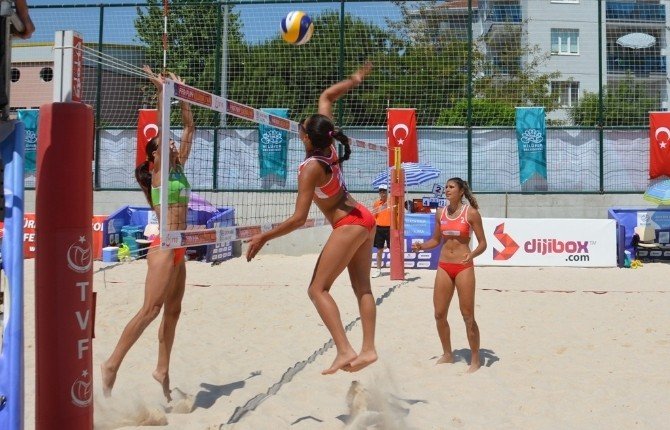 Nilüfer’de Plaj Voleybolu Heyecanı Sürüyor
