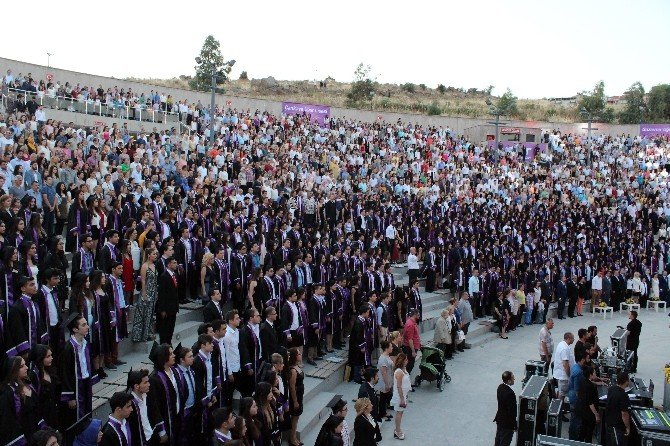 Uğur’da Mezuniyet Coşkusu