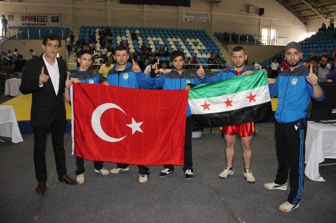 Ülkelerindeki Savaş Wuhsu Sporundan Vazgeçirmedi