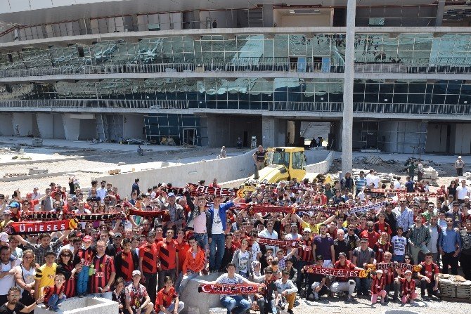 Eskişehirspor Taraftarından Yeni Stadyuma Çıkarma