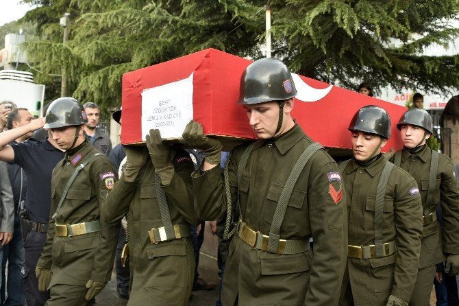 Şehit Uzman Çavuş’un Cenazesi Memleketine Uğurlandı