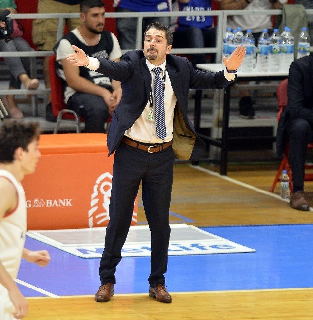 Anadolu Efes Seriyi Eşitledi: 1-1