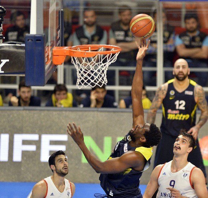 Anadolu Efes Seriyi Eşitledi: 1-1