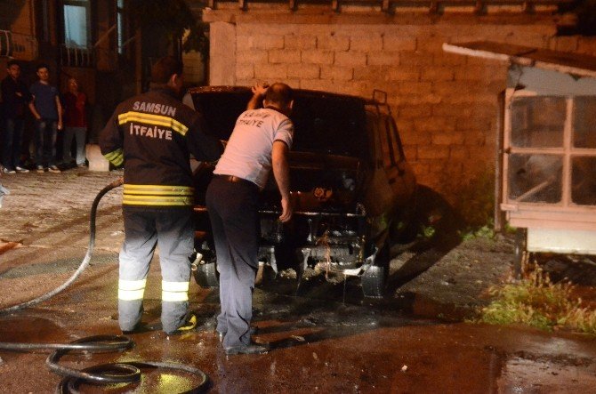 Babasına Kızdı Otomobilleri Ateşe Verdi