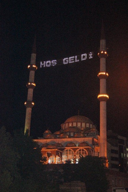 İlk Teravih Namazı Kılındı
