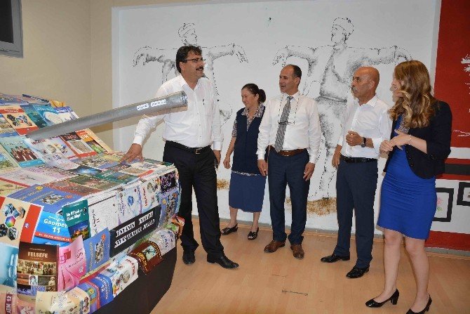 Atatürk Fotoğraflarından Türkiye Haritası, Kitaplardan Top Arabası