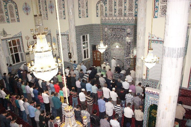 İlk Teravih Namazı Kılındı
