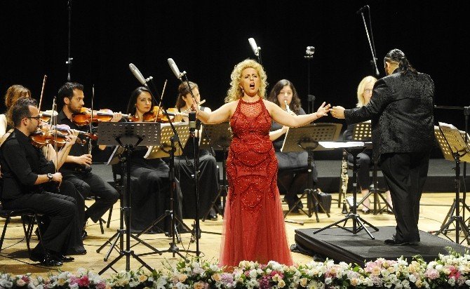 Ünlü Soprano Karin Bozkurt Bu Kez Lösemili Çocuklar İçin Sahnede