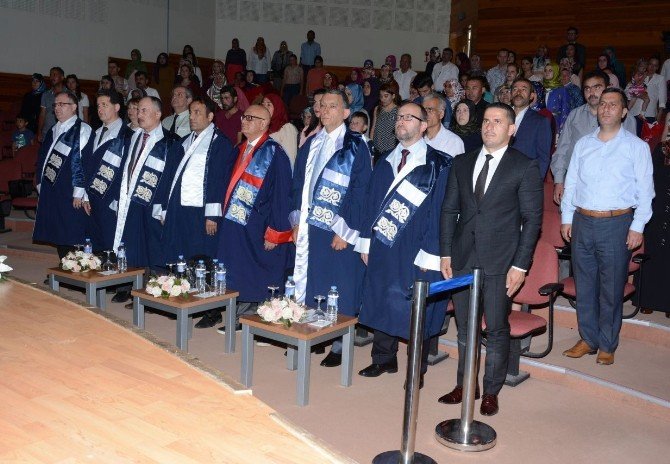Ydü İlahiyat Fakültesi Mezuniyet Töreni Gerçekleştirildi