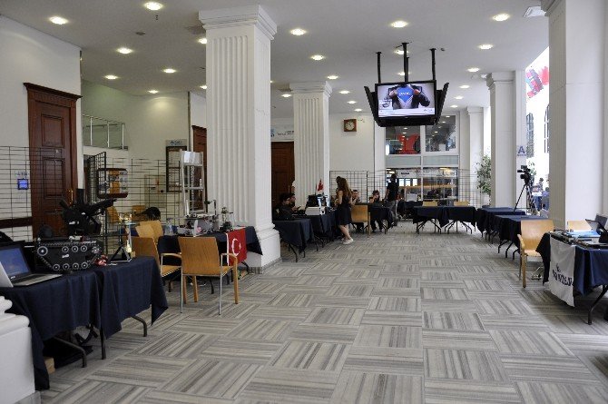 Yetenekli Robotlar Bahçeşehir Üniversitesi’nde Yarışıyor