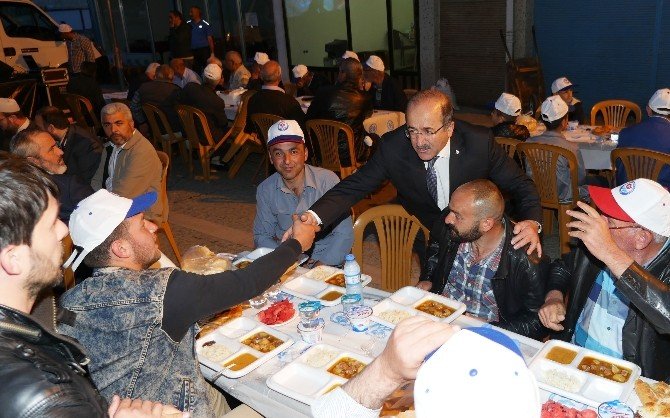Büyükşehir İlk İftar Sofrasını Hayrat’ta Kurdu