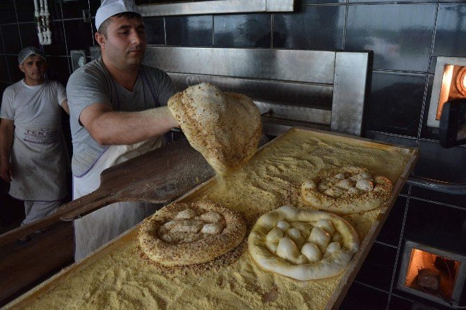 Ramazan Pidesi Trabzon’da Fındıklı Çıkıyor