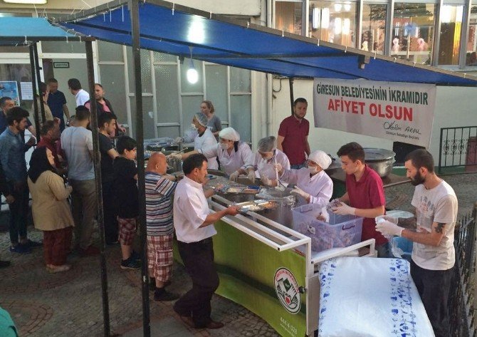 Taşbaşı Parkında İftar Yemeğine Yoğun İlgi