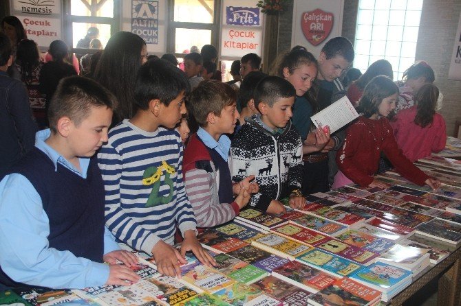 1. Kavak Çocuk Kitapları Fuarı Açıldı