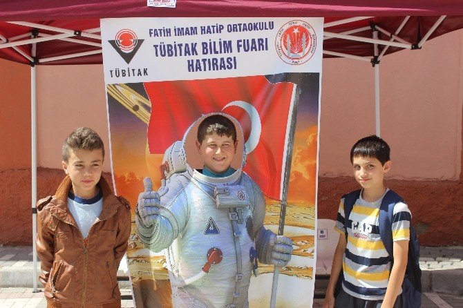 Tavşanlı Fatih Ortaokulu’nda Bilim Sergisi