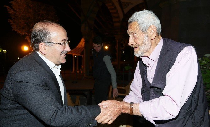 Başkan Gümrükçüoğlu, Ramazan Akşamları Hemşehrileriyle Buluşuyor
