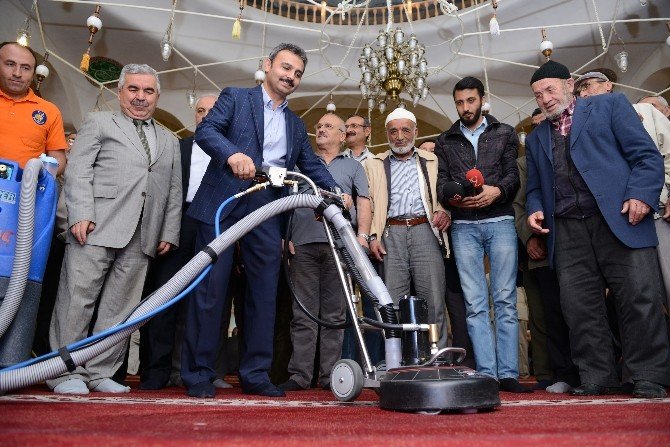 Çorum Belediyesi’nden Cami Temizliği
