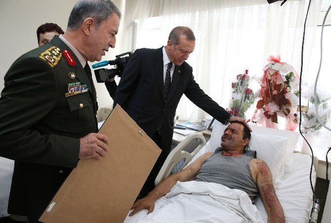 Cumhurbaşkanı Erdoğan, Gata’da Yaralı Binbaşıyı Ziyaret Etti