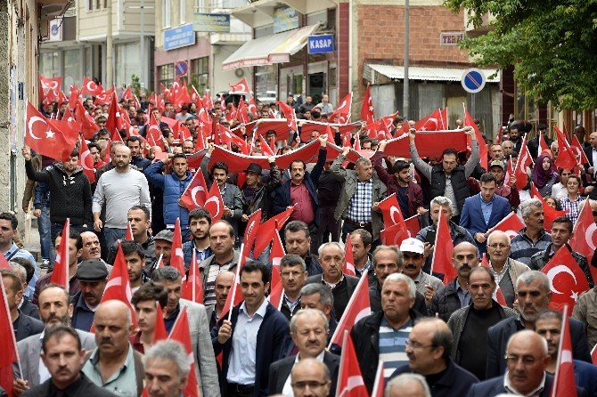 Torul’da Şehitlere Saygı Ve Teröre Karşı Birlik Yürüyüşü Gerçekleştirildi