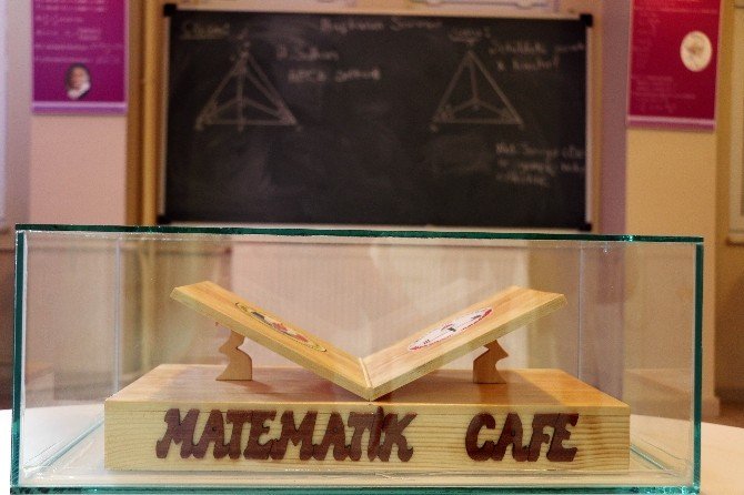 Bu Kafede Matematikten Başka Konu Açmak Yasak