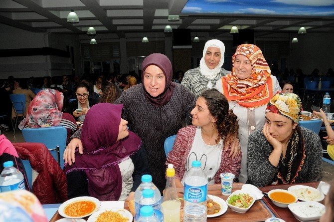 Hatice Külcü Kyk’da Öğrencilerle, Kardeş Sofrasında Buluştu