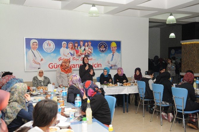 Hatice Külcü Kyk’da Öğrencilerle, Kardeş Sofrasında Buluştu