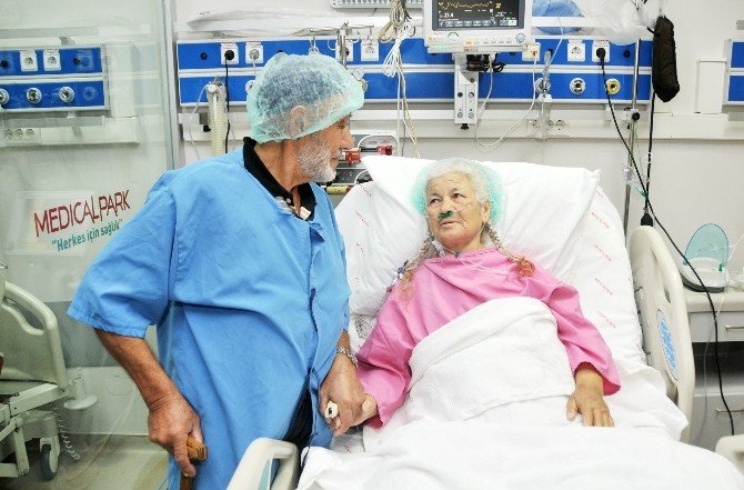 Hastane Koridorları Böyle Bir Aşk Görmedi