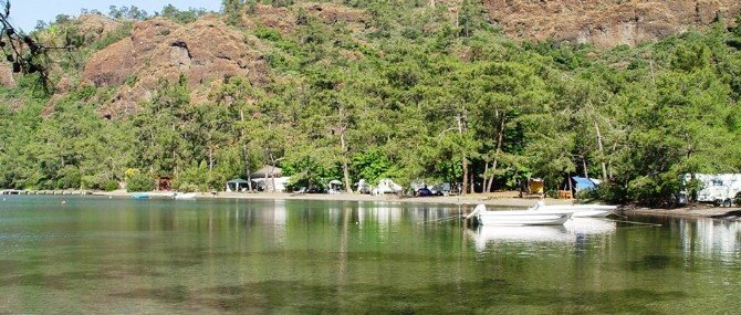 Tabiat Parkındaki Kaçak Yapılar Yıkıldı