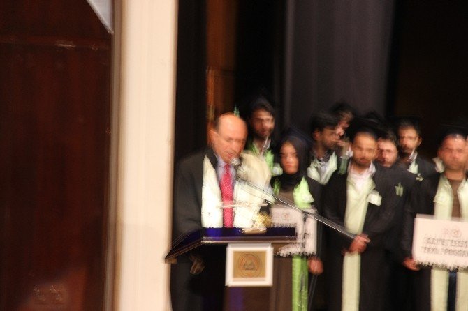 Mustafa Çıkrıkçıoğlu Meslek Yüksekokulu’nda Mezuniyet Sevinci