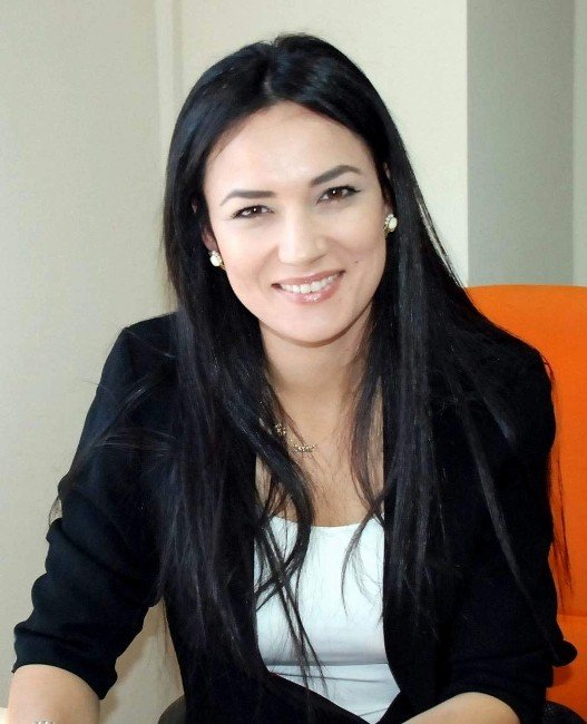 2006 Türkiye Güzeli Sarıbaş, Ak Parti İl Kadın Kolları Başkanı Oldu
