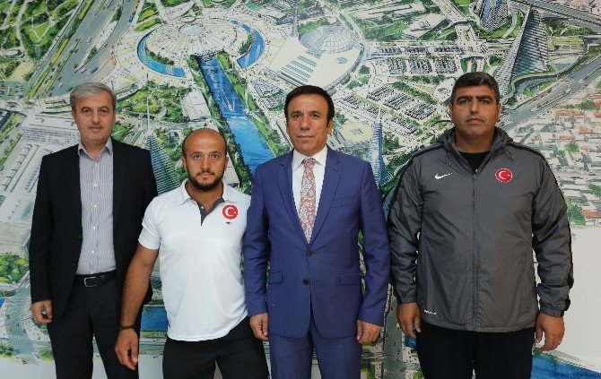Canikli Milli Sporcu Madalya Peşinde