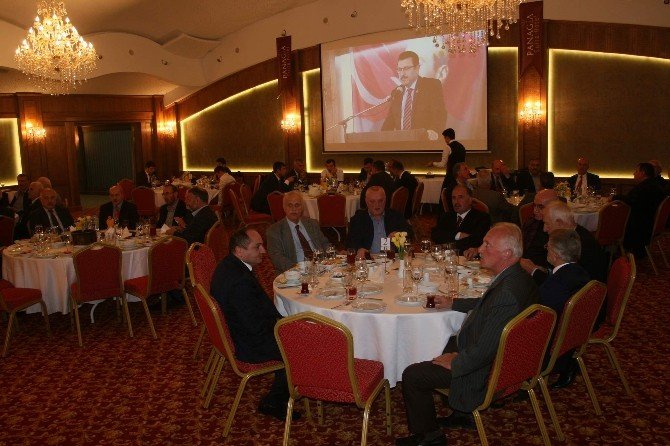Ak Parti’nin Trabzon’daki Kurucuları İftar Yemeğinde Bir Araya Geldi