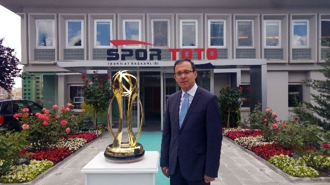 Spor Toto Basketbol Ligi’nin Kupası Görücüye Çıktı