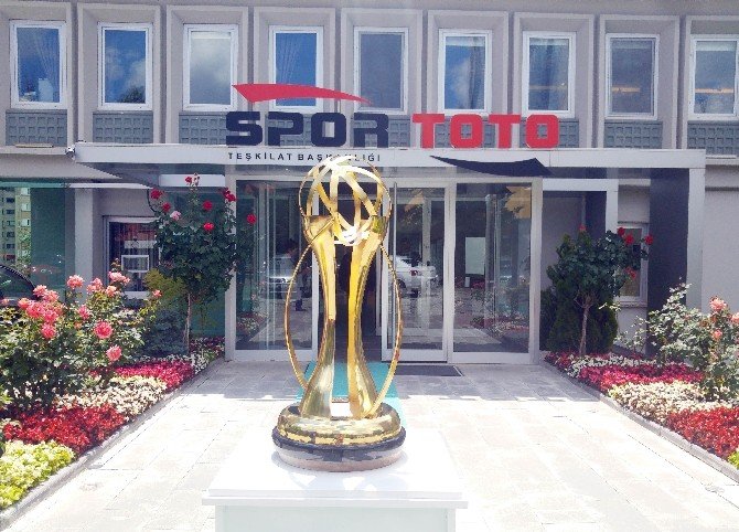 Spor Toto Basketbol Ligi’nin Kupası Görücüye Çıktı