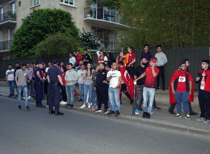 A Milli Futbol Takımı Paris’e Geldi