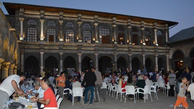 Ak Parti İstanbul Teşkilatı Diyarbakır’a Çıkarma Yaptı