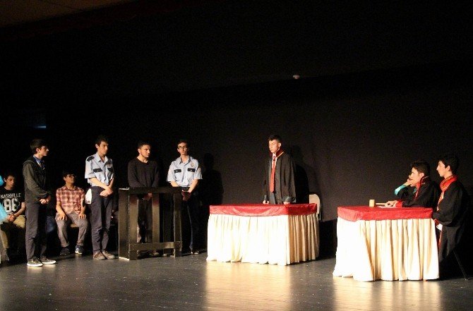 İmam Hatipliler ’Reis Bey’i Oynadı