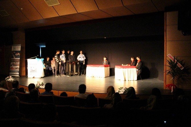 İmam Hatipliler ’Reis Bey’i Oynadı