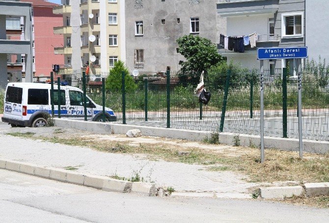 Derede Menfez Üzerine Asılan Çantalar Fünye İle Patlatıldı